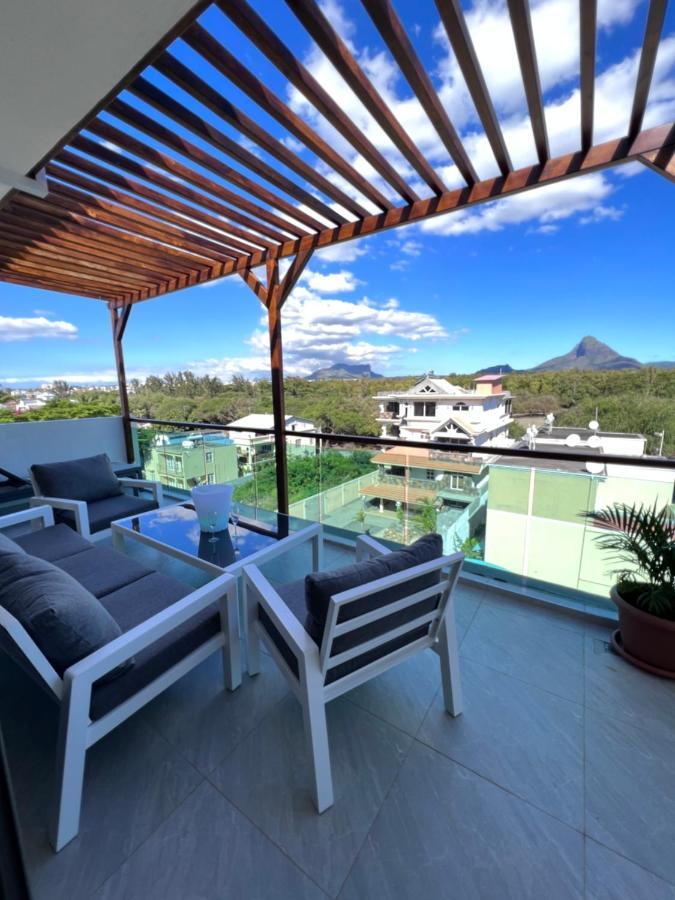 Top-Floor Modern 3Bd Penthouse With Beautiful Mountain View Terrace - 5 Min Walk To Beach Flic en Flac Bagian luar foto
