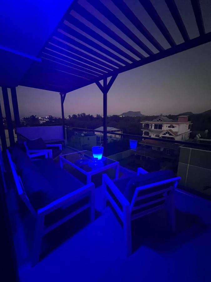 Top-Floor Modern 3Bd Penthouse With Beautiful Mountain View Terrace - 5 Min Walk To Beach Flic en Flac Bagian luar foto