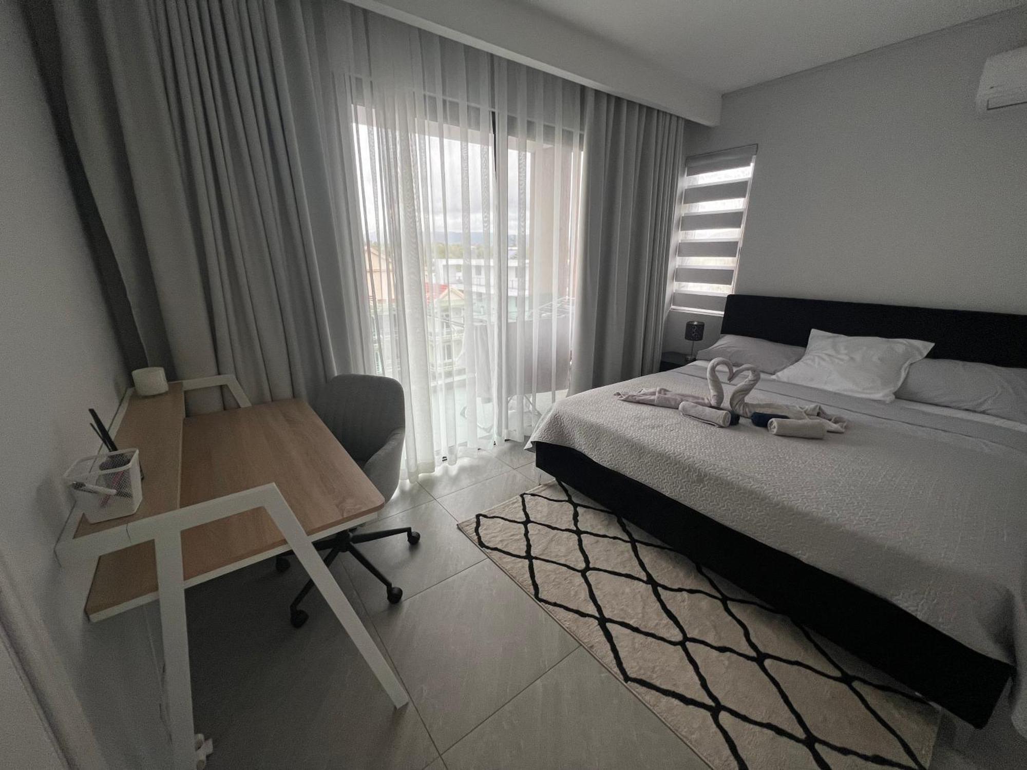 Top-Floor Modern 3Bd Penthouse With Beautiful Mountain View Terrace - 5 Min Walk To Beach Flic en Flac Bagian luar foto