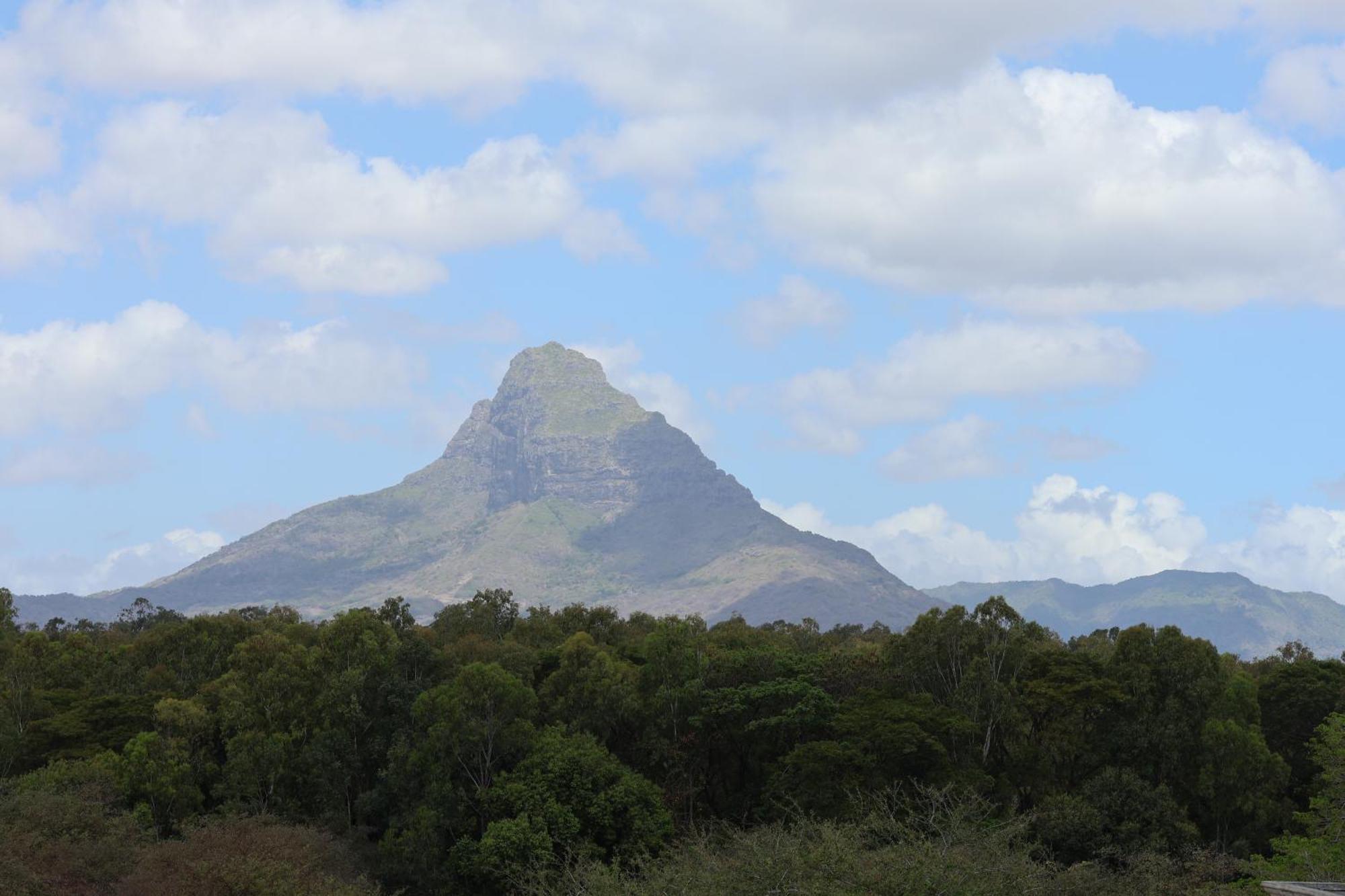 Top-Floor Modern 3Bd Penthouse With Beautiful Mountain View Terrace - 5 Min Walk To Beach Flic en Flac Bagian luar foto