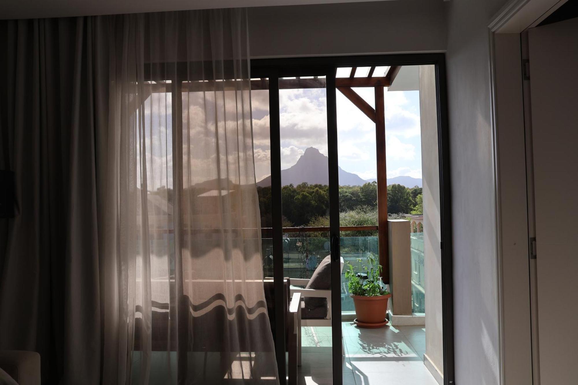 Top-Floor Modern 3Bd Penthouse With Beautiful Mountain View Terrace - 5 Min Walk To Beach Flic en Flac Bagian luar foto