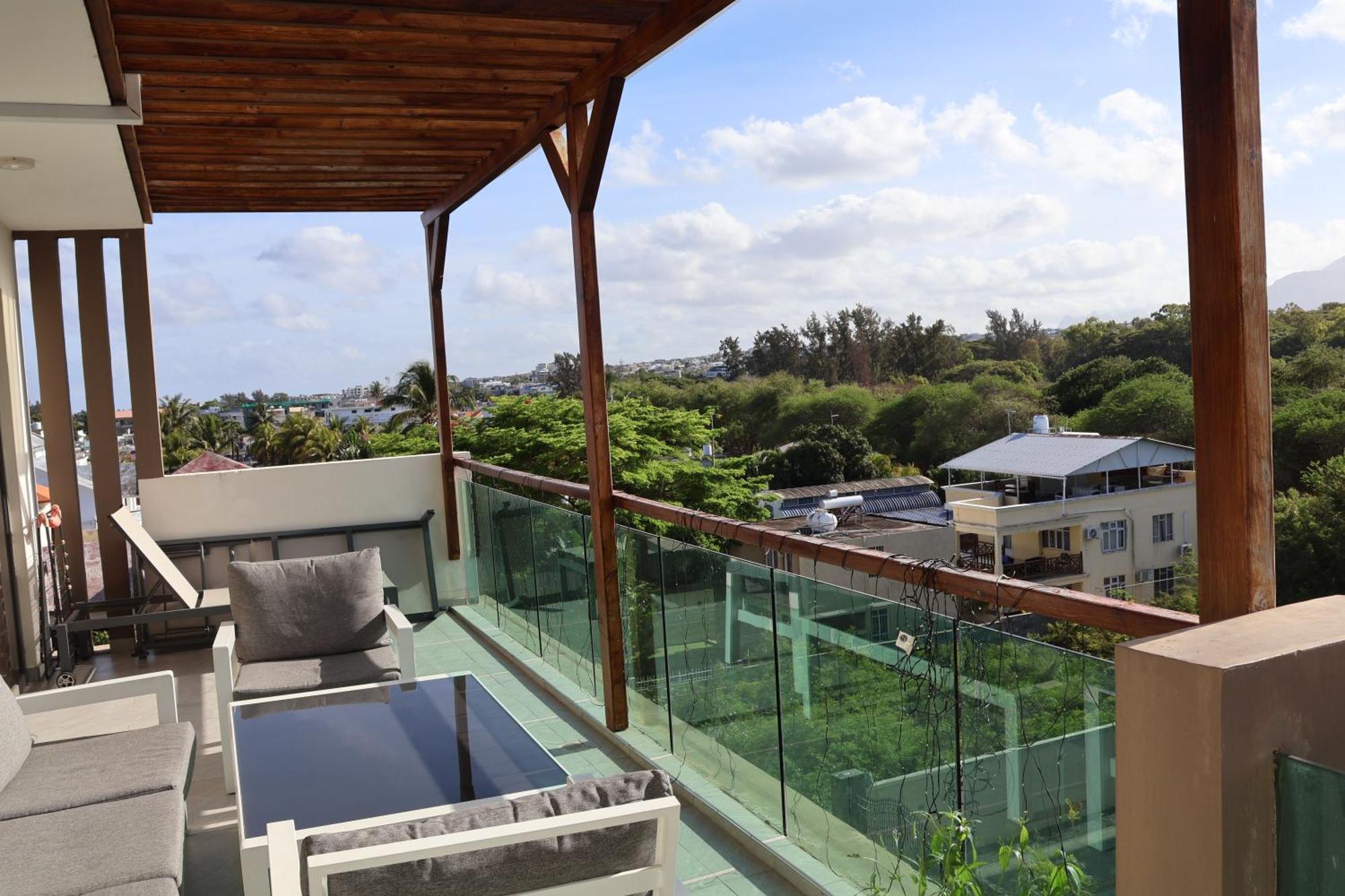 Top-Floor Modern 3Bd Penthouse With Beautiful Mountain View Terrace - 5 Min Walk To Beach Flic en Flac Bagian luar foto